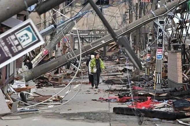 日本男子仅一天失去老婆孩子10个家人，这次地震比想象中更残酷…（组图） - 1