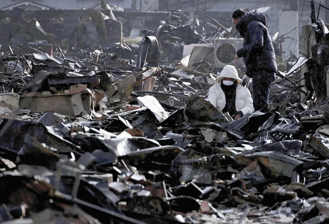 日本男子仅一天失去老婆孩子10个家人，这次地震比想象中更残酷…（组图） - 13