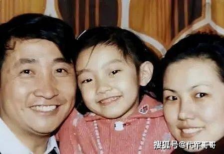 26年前，姜昆不顾妻子反对收养的6岁遗孤，如今成了他的骄傲（组图） - 7