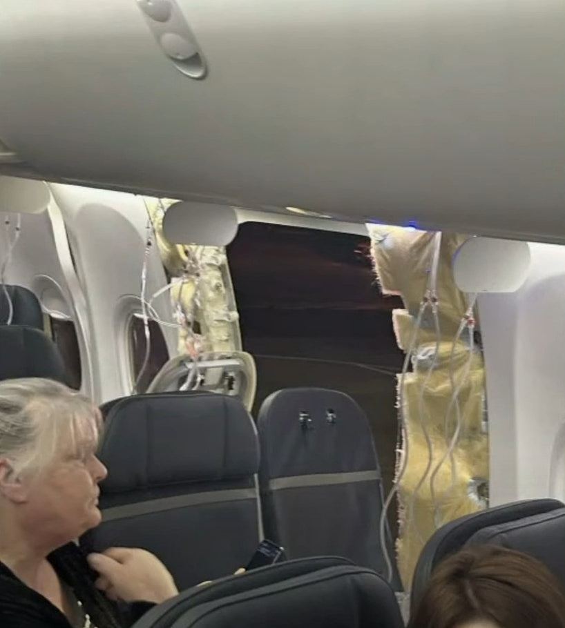 波音737 MAX甩窗，女乘客忆述惊吓经历，有人衣服遭扯飞全程半裸（组图） - 4