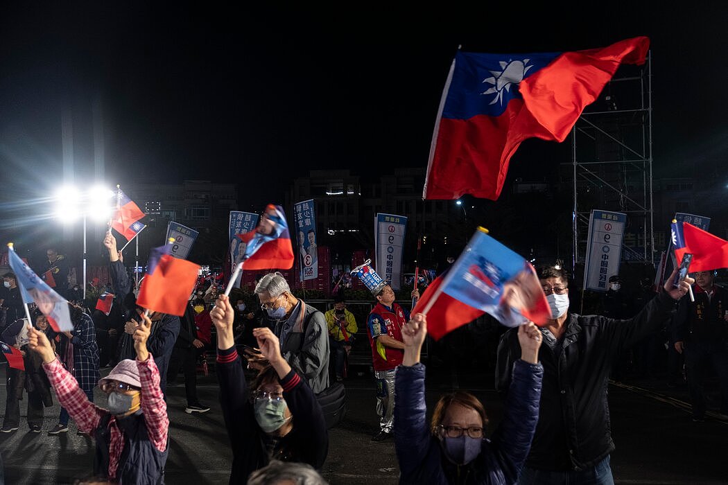 纽时：台湾人如何为选举造势？横幅、热舞、“冻蒜”口号（组图） - 12