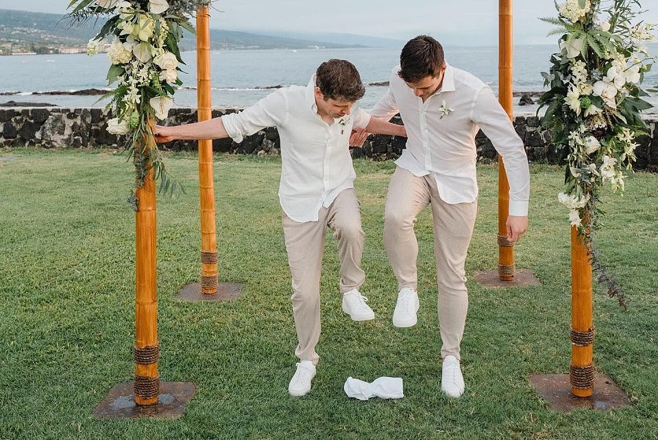 “ChatGPT之父”结婚了！奥特曼与男友在夏威夷举行结婚仪式（组图） - 3