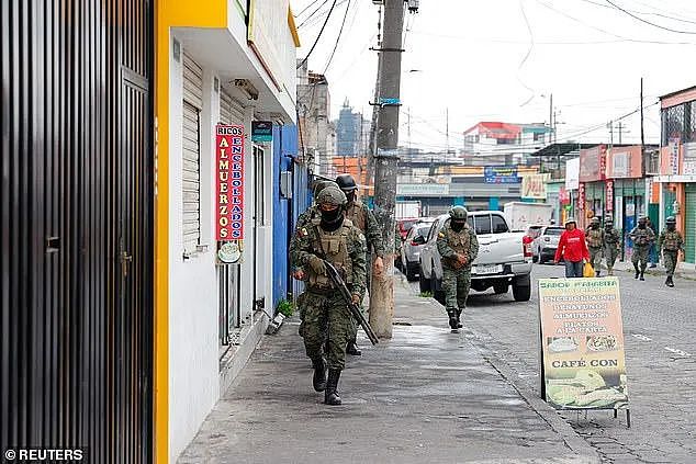 厄瓜多尔毒枭越狱，导致整个国家进入紧急状态，监狱大暴动，电视台被劫持（组图） - 16