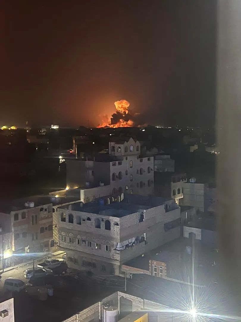 美英对也门胡塞武装目标发动空袭，萨那等地传出爆炸声（组图） - 2