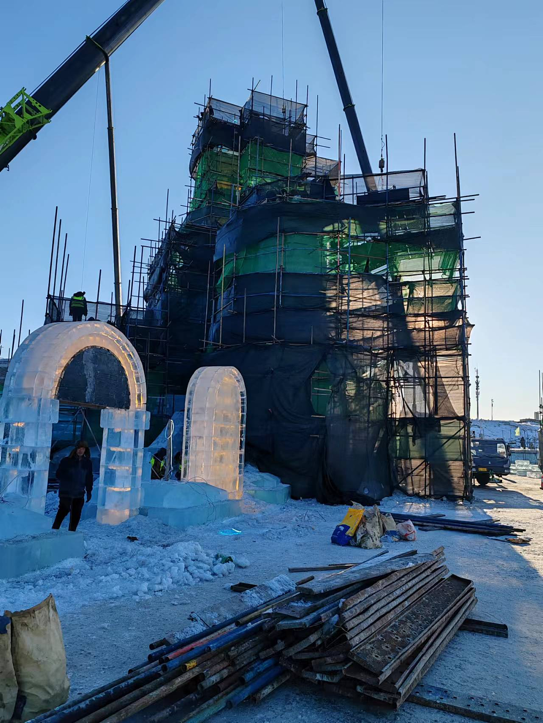 哈尔滨冰雕师：提前一年存冰，15天造出冰雪大世界（组图） - 3