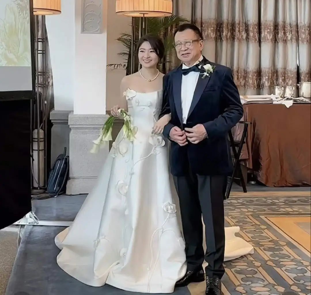 恭喜！TVB知名老戏骨女儿在新加坡举办婚礼，获网友大赞是旺夫相（组图） - 2