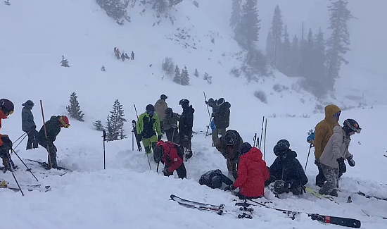 著名滑雪度假村突发雪崩，多人死伤！ 恐怖雪浪吞人，华人女子下秒被活埋（组图） - 11