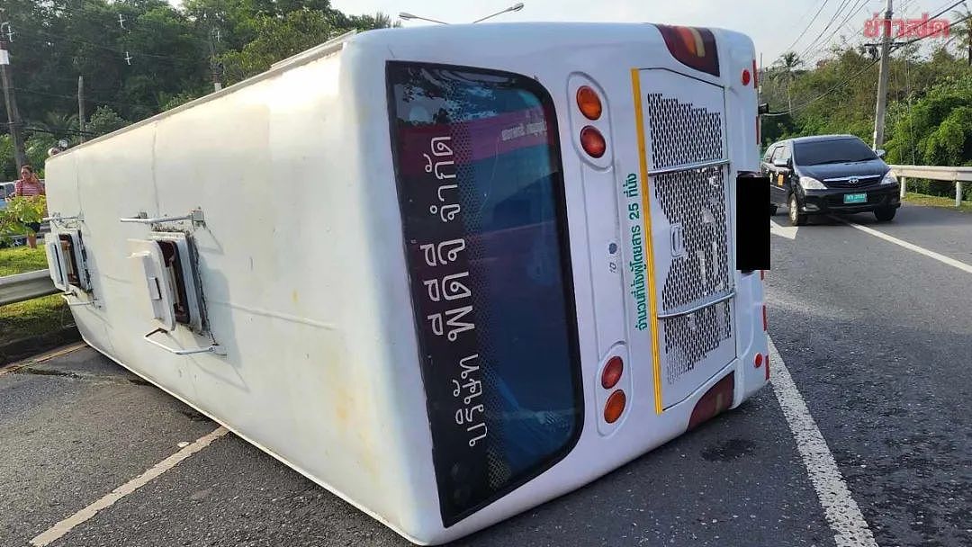 17名中国人受伤！一辆载中国游客巴士在泰国侧翻，2人伤势严重...（组图） - 2