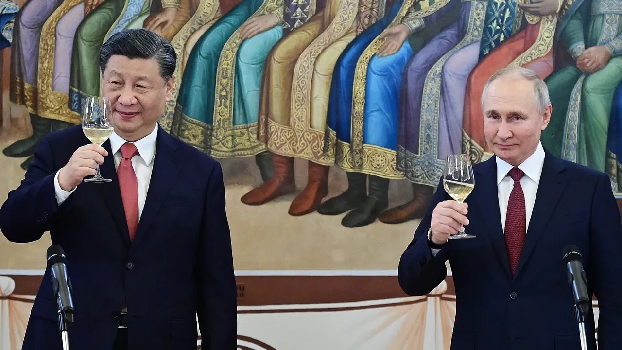 英国国防大臣夏普斯示警，5年内世界恐得面对多场涉及俄罗斯、中国的冲突。图为中国国家主席习近平（左）去年3月访问莫斯科与俄罗斯总统普京（右）会面。资料照片
