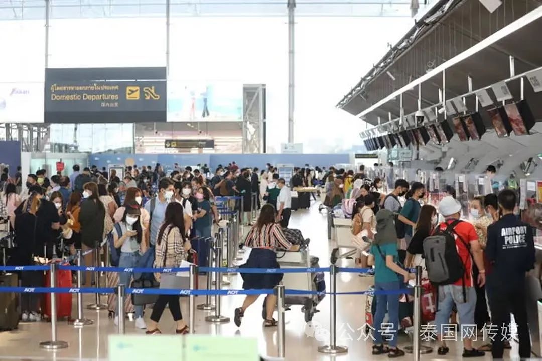 “消失的中国游客”回来了！排队3小时才入境，永久免签之前的泰国机场挤爆了（组图） - 8