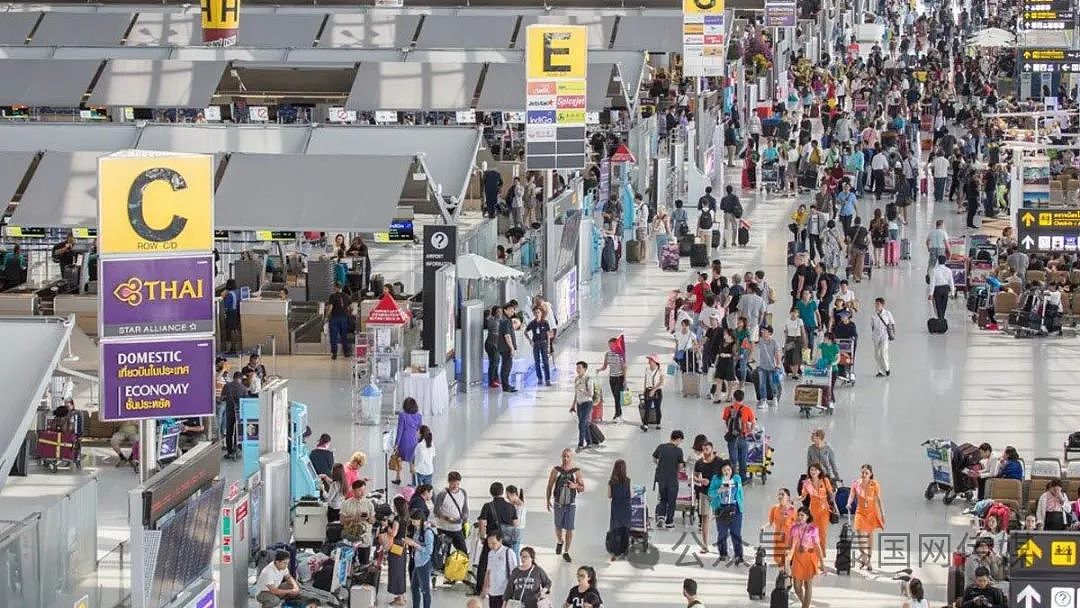 “消失的中国游客”回来了！排队3小时才入境，永久免签之前的泰国机场挤爆了（组图） - 4