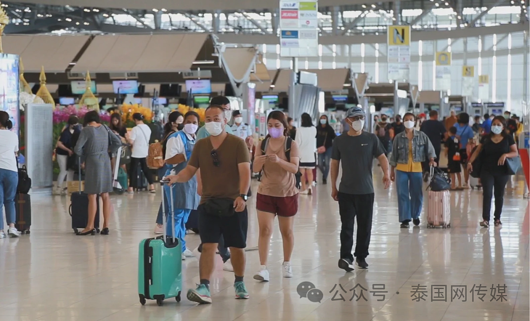 “消失的中国游客”回来了！排队3小时才入境，永久免签之前的泰国机场挤爆了（组图） - 7