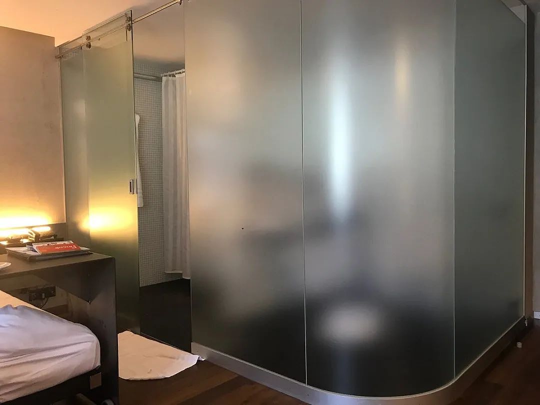 风靡中国的“透明厕所”亮相新西兰五星酒店！游客惊掉下巴，本地人要求整改......（组图） - 18