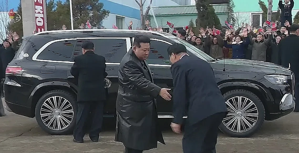 ​金正恩又换新车！疑奔驰顶级SUV，狂妄嘲笑国际制裁为无物（组图） - 1