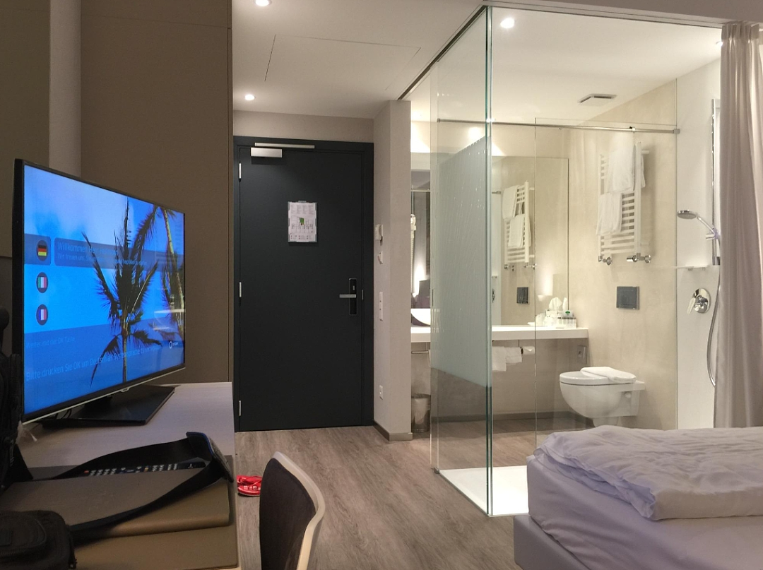 风靡中国的“透明厕所”亮相新西兰五星酒店！游客惊掉下巴，本地人要求整改......（组图） - 17