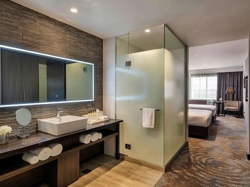 风靡中国的“透明厕所”亮相新西兰五星酒店！游客惊掉下巴，本地人要求整改......（组图） - 6