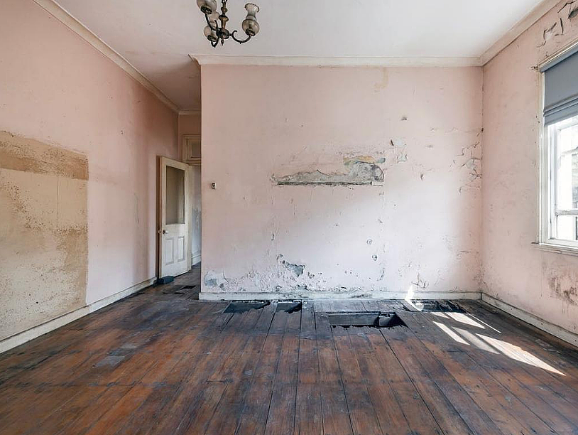 新闻 | 悉尼破屋挂牌出售，要价$140万！地板大洞、油漆剥落...却吸引众多买家（组图） - 3