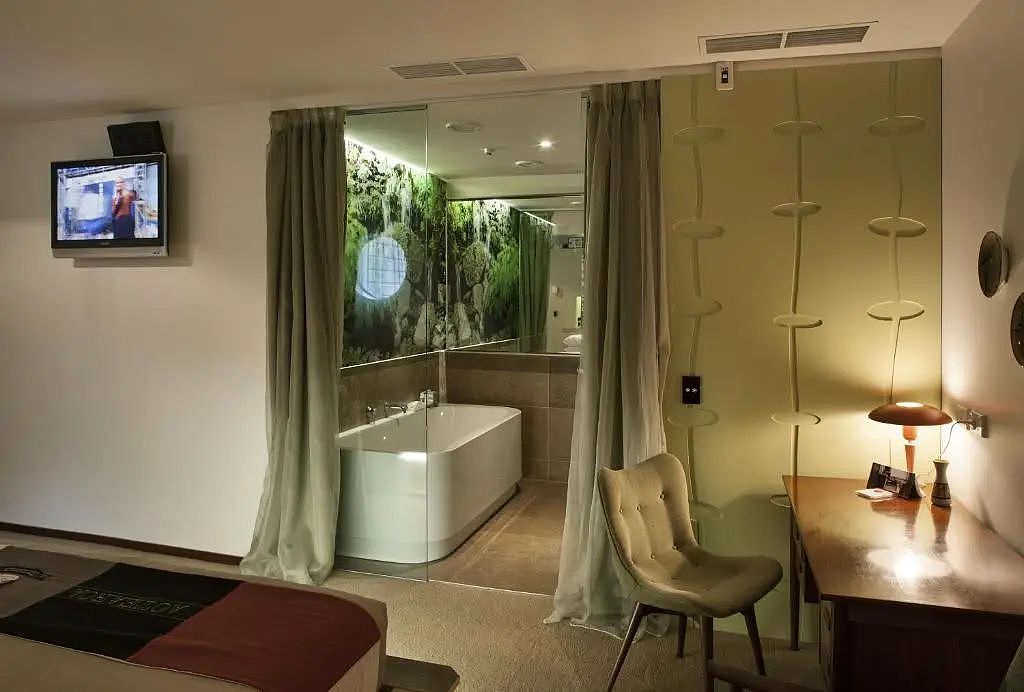 风靡中国的“透明厕所”亮相新西兰五星酒店！游客惊掉下巴，本地人要求整改......（组图） - 30