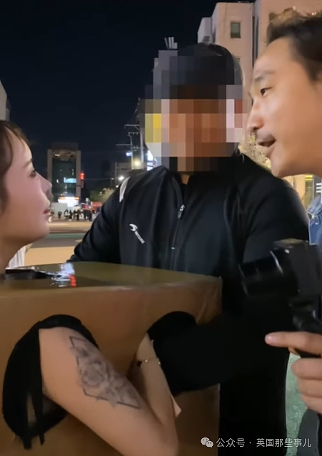 韩国女子只穿个纸箱在街头“求摸”，太多人围观引来警察，或被判刑（组图） - 5