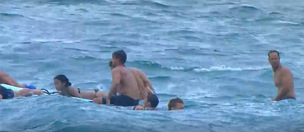 刷屏了！悉尼25名游客被海水瞬间卷走，接下来的一幕太震撼了（组图） - 4
