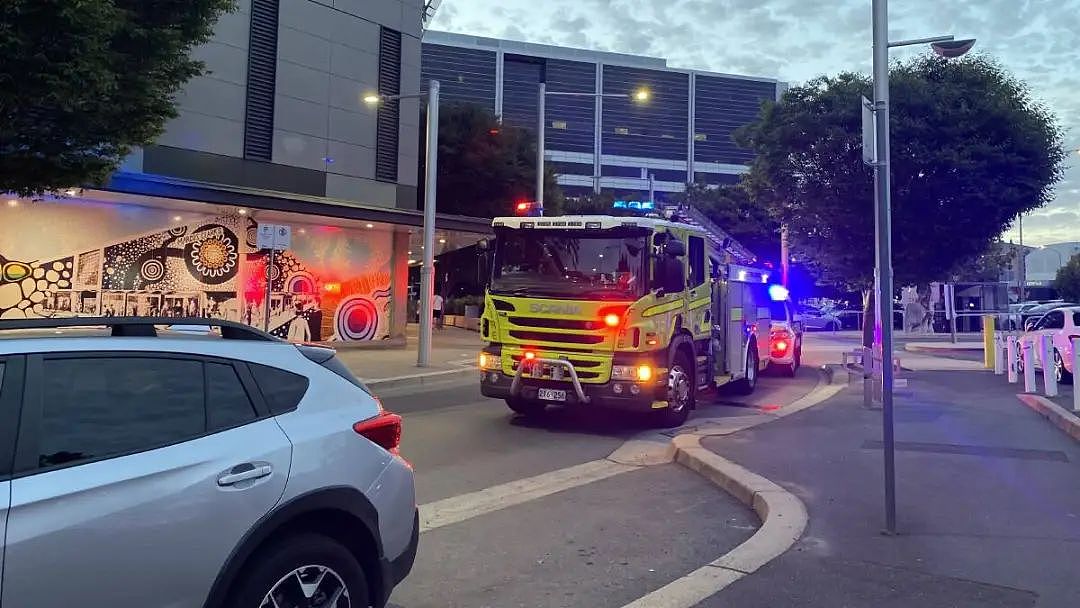 Canberra Centre晚间突发火情！2消防车1警车赶至；ACT警察还要负责群众心理健康？（组图） - 2