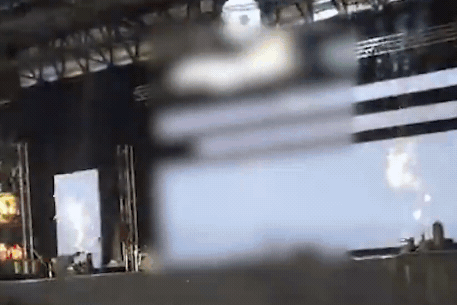 美商执行长印度登台表演，铁链断裂…从4.8公尺坠落身亡（视频/组图） - 1
