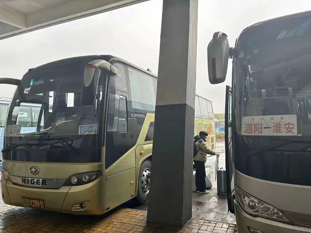 从上海坐公交车去漠河的“00后”讲述：曾从上海搭公交到北京，本次要换乘2000多站，计划去哈尔滨打卡（组图） - 2