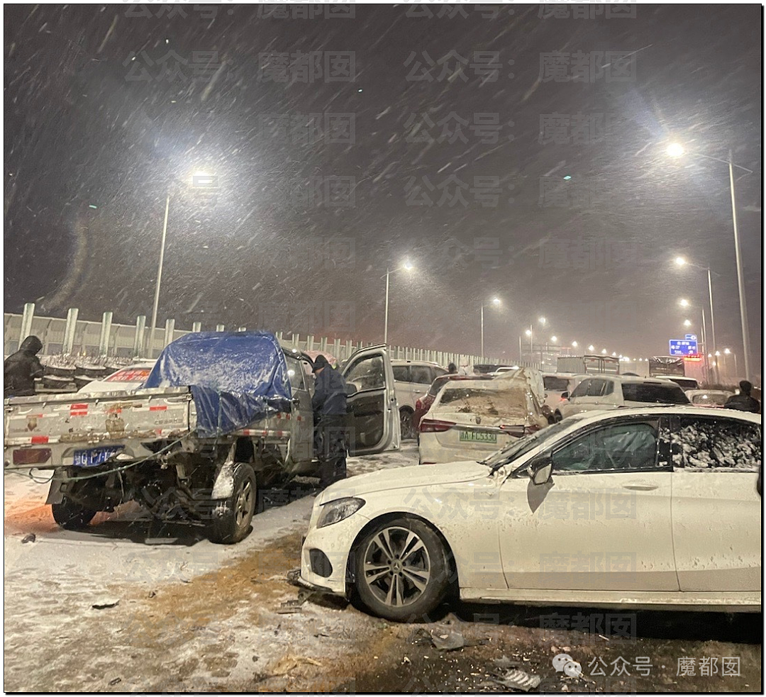 疯传！中国南方突降暴雪，几十部汽车诡异碰撞变形，现场极为惨烈（组图） - 29