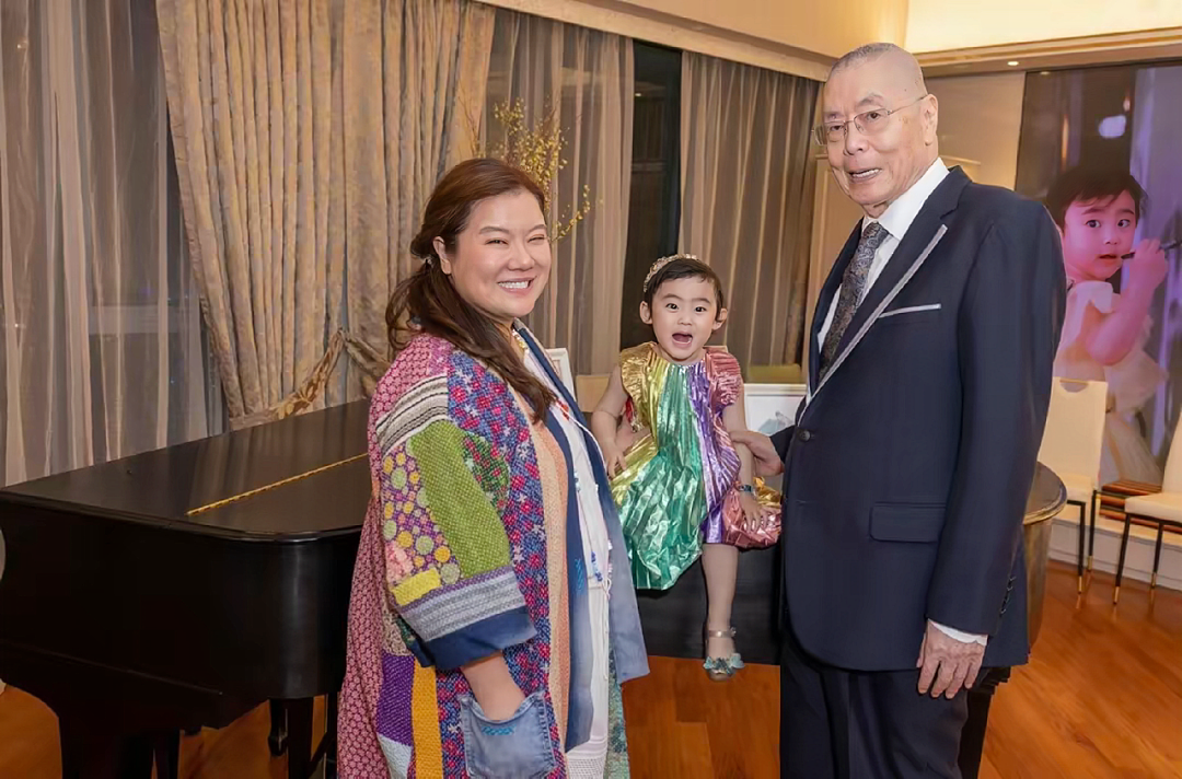 84岁钢琴大师刘诗昆老来得子！3个月儿子颜值高，想和47岁妻子生三胎（组图） - 3