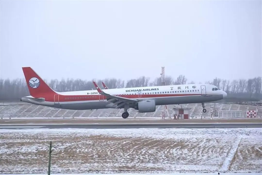 客机发动机飞行中喷火，返航空中盘旋16圈！四川航空最新回应（组图） - 2