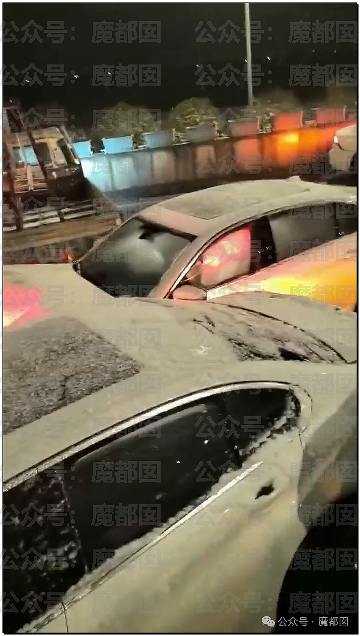 疯传！中国南方突降暴雪，几十部汽车诡异碰撞变形，现场极为惨烈（组图） - 20