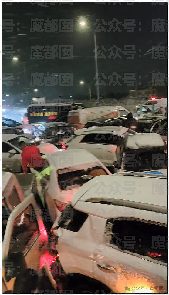 疯传！中国南方突降暴雪，几十部汽车诡异碰撞变形，现场极为惨烈（组图） - 8