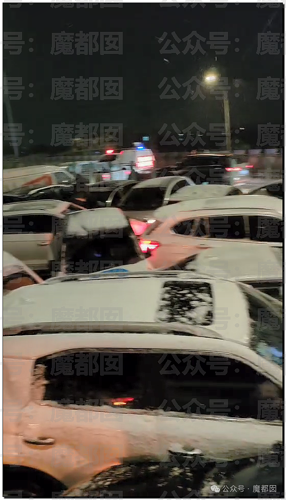疯传！中国南方突降暴雪，几十部汽车诡异碰撞变形，现场极为惨烈（组图） - 9