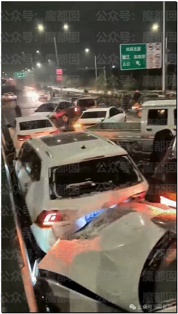 疯传！中国南方突降暴雪，几十部汽车诡异碰撞变形，现场极为惨烈（组图） - 21