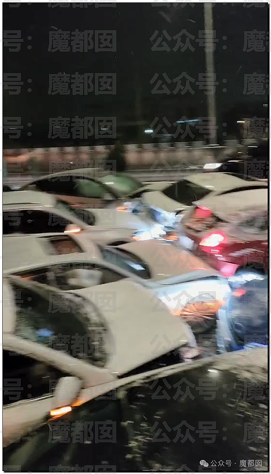 疯传！中国南方突降暴雪，几十部汽车诡异碰撞变形，现场极为惨烈（组图） - 10