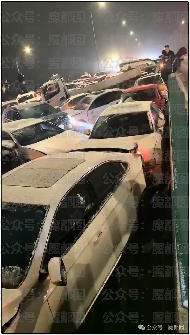 疯传！中国南方突降暴雪，几十部汽车诡异碰撞变形，现场极为惨烈（组图） - 19