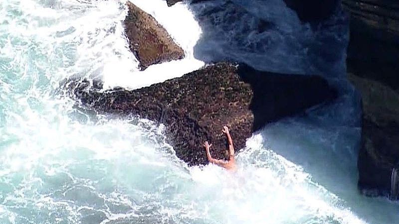紧急！悉尼15岁男孩悬崖跳水受伤，被困洞穴，警方大规模救援行动...（组图） - 4