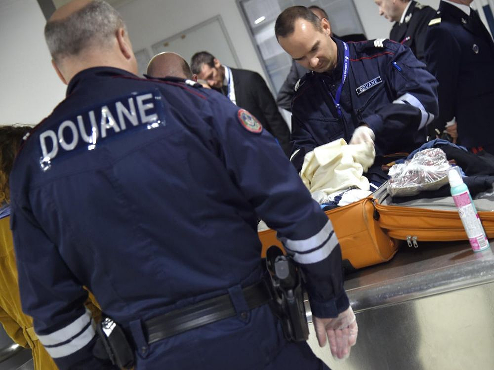 巴黎摊贩卖濒危猴子肉吓坏法国人！从飞机手提箱空运来的！海关安检都吐了啊···（组图） - 17