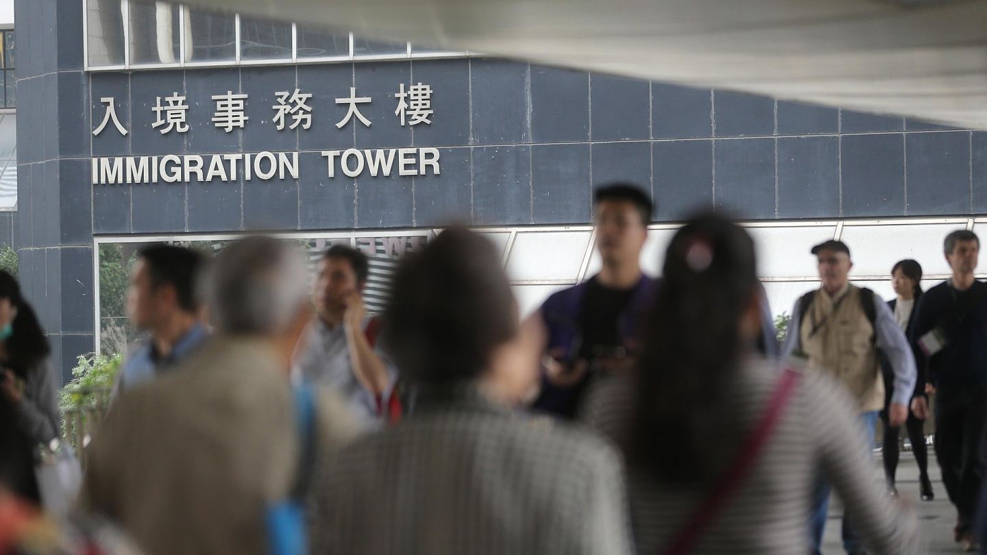 惨！内地女哭诉同事被取消香港身份证，做错1事即DQ崩溃：有点慌…（组图） - 3