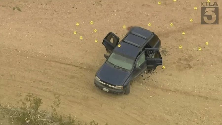 美国南加州沙漠发现6具尸体，疑似遭到集体枪杀，车被打成“马蜂窝”，弹壳遍地都是...（组图） - 2