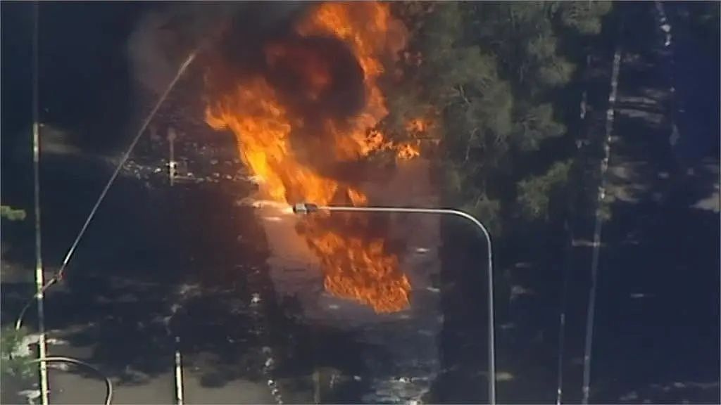 油罐车大爆炸，至少40人死亡！有人被烧成火球，惊悚画面曝！悉尼曾爆发油罐车大爆炸致2死（组图） - 18