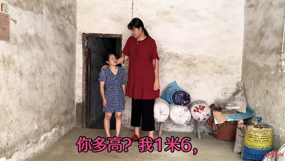 湖南23岁“网红巨人”小莫已被安葬：宁愿自己是矮个子，当一个被人呵护的婴儿（组图） - 2