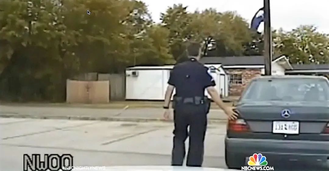 为什么美国警察在拦停汽车后，首先要摸一下车屁股？（组图） - 10