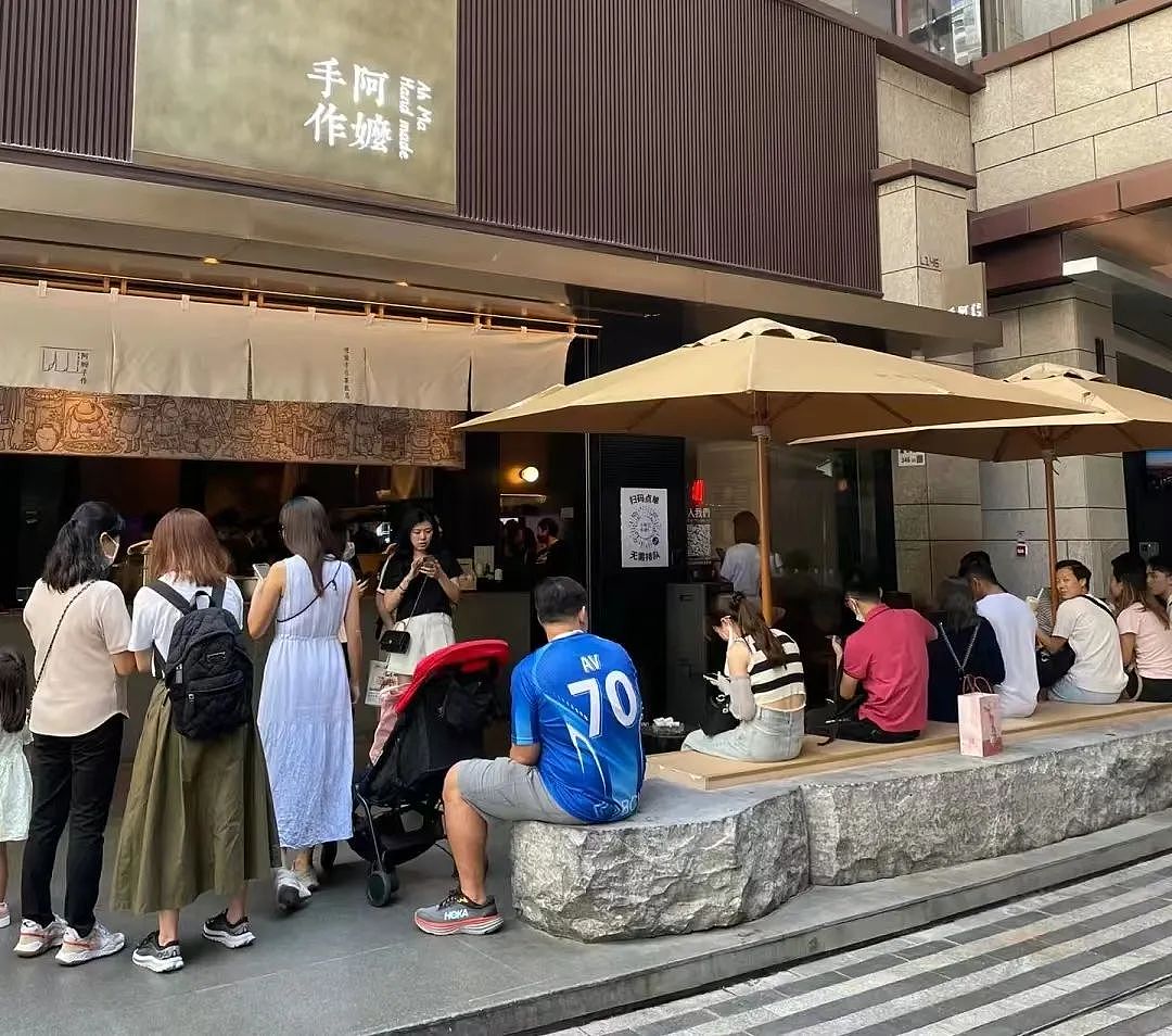 内地网红店“横扫”香港：本地3万家餐饮店，快被打懵了（组图） - 11