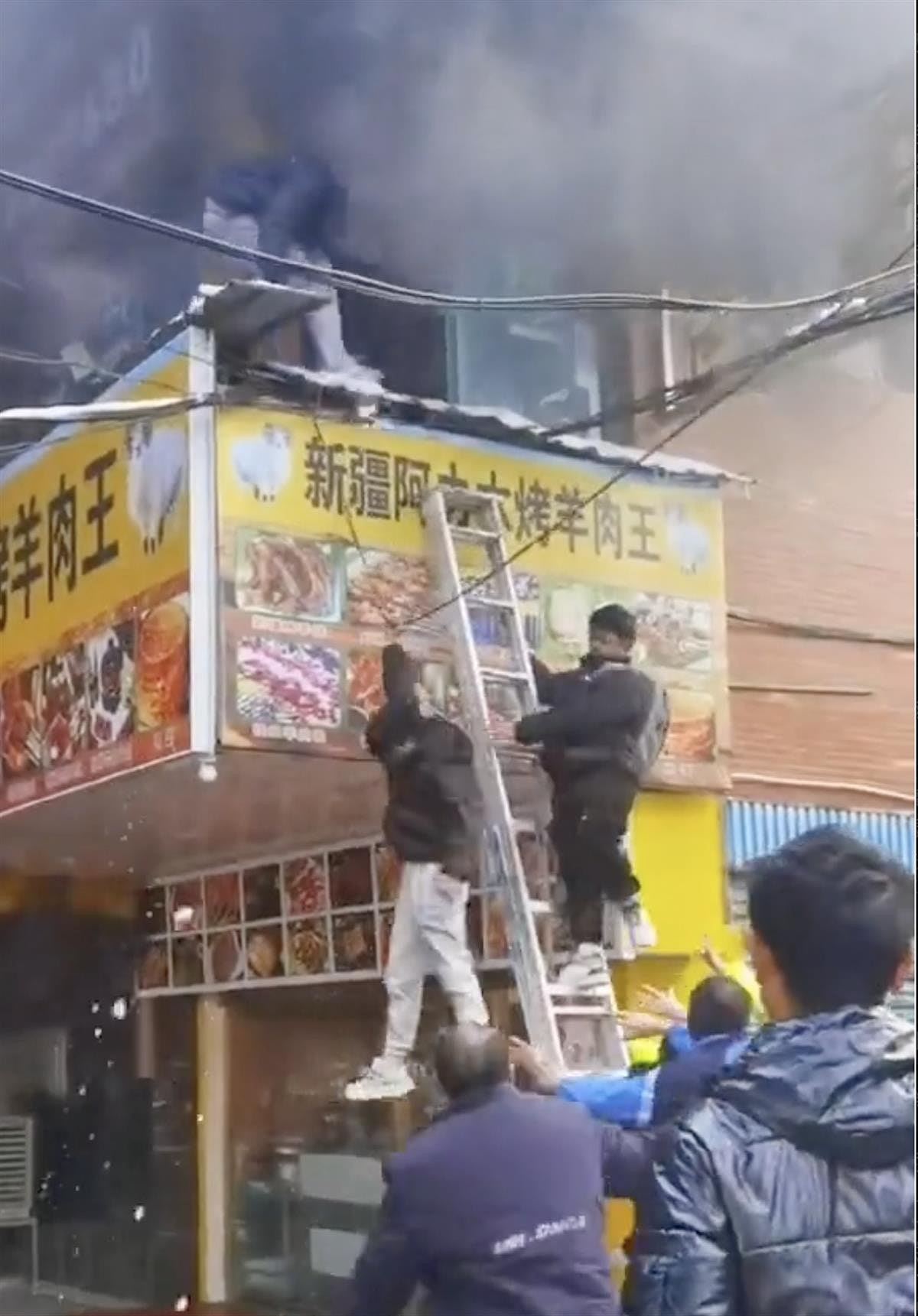宁夏烧烤店爆炸31死，调查揭“唯一楼梯通道被炸毁”，2干部被问责（组图） - 11