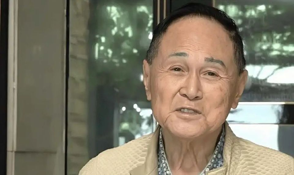 87岁香港富豪晒豪宅，一生不婚却有3个子女，身边不缺年轻女友（组图） - 1