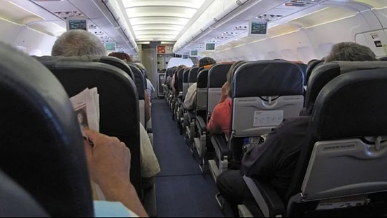 长途航班藏巨大危险！澳洲华人乘机回国，刚到就猝死，英女子在澳洲航班上一路睡，落地后紧急送医（组图） - 5