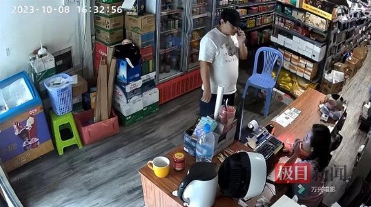 深圳女柬埔寨自家超市遭两男绑架失踪逾三月，父悬赏20万寻线索（组图） - 2