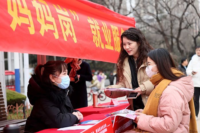 华尔街日报：为何有更多中国劳动者降薪求职（组图） - 3