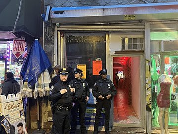 纽约突击 “卖淫一条街“ 警察局长：开一家关一家（视频/组图） - 2